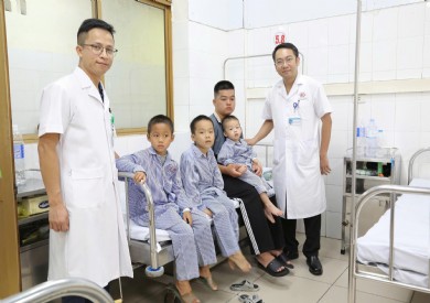 BỆNH VIỆN ĐA KHOA THÀNH PHỐ QUẢNG NINH PHẪU THUẬT TẠO HÌNH CHO 3 TRẺ DỊ TẬT THỪA NGÓN TAY