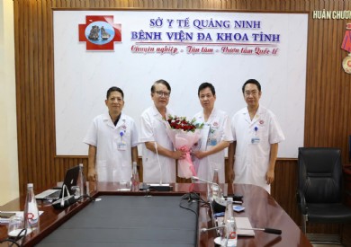 TTƯT.Ths.BSCKII Vũ Thành Khoa – Tấm áo Blue trắng khiêm nhường và tận tâm với nghề